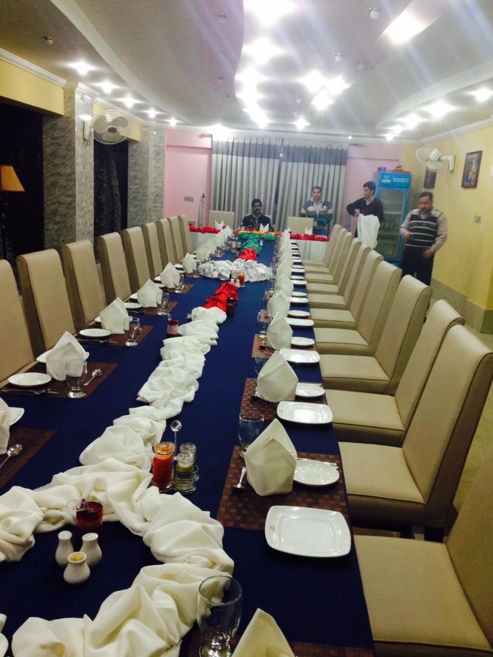Mir Continental Hotel Muzaffarabad Buitenkant foto