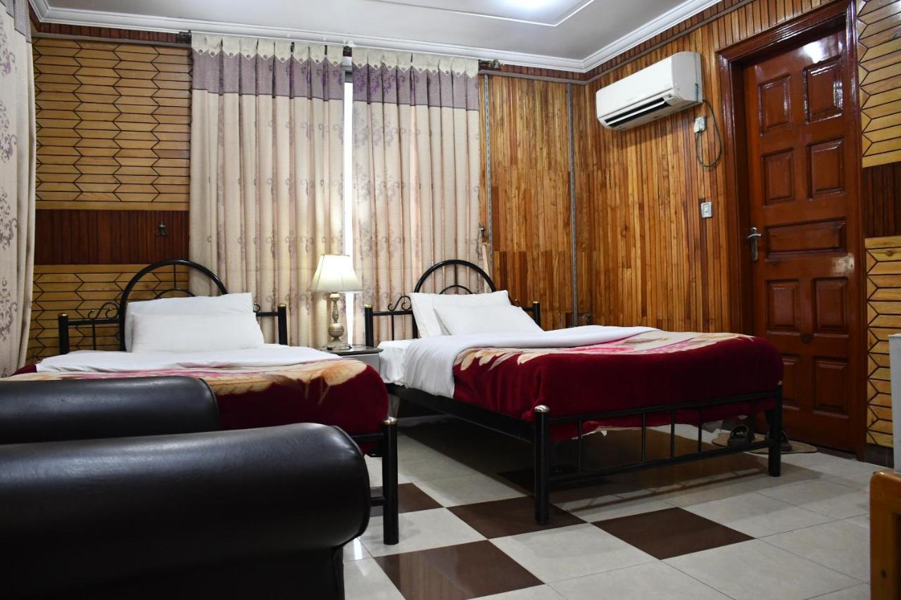Mir Continental Hotel Muzaffarabad Buitenkant foto