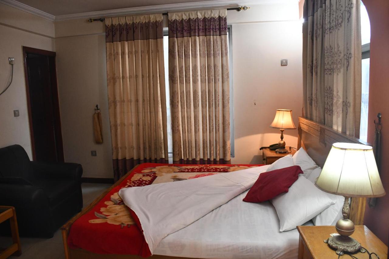Mir Continental Hotel Muzaffarabad Buitenkant foto